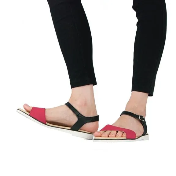 FAIRMA ETHICAL DESIGN Sandals Maam Washpapa Black & Red